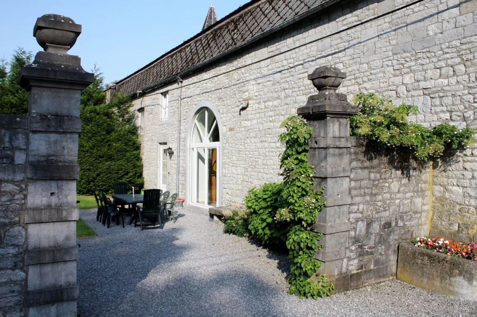 Le Clos du Château-Buitenkant zomer