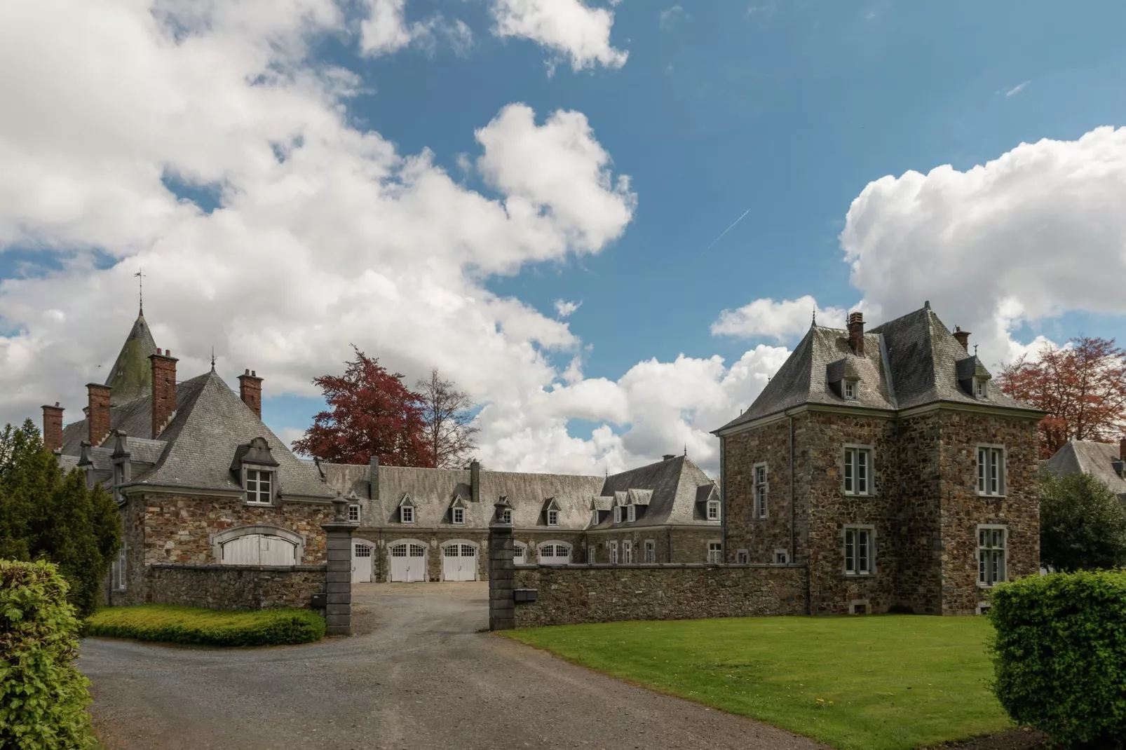 Le Hameau du Château-Buitenkant zomer