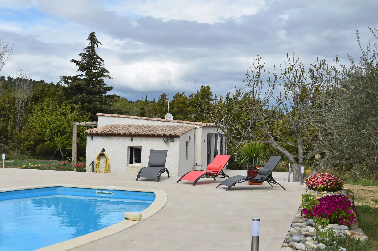 Villa Lézignan-Buitenkant zomer