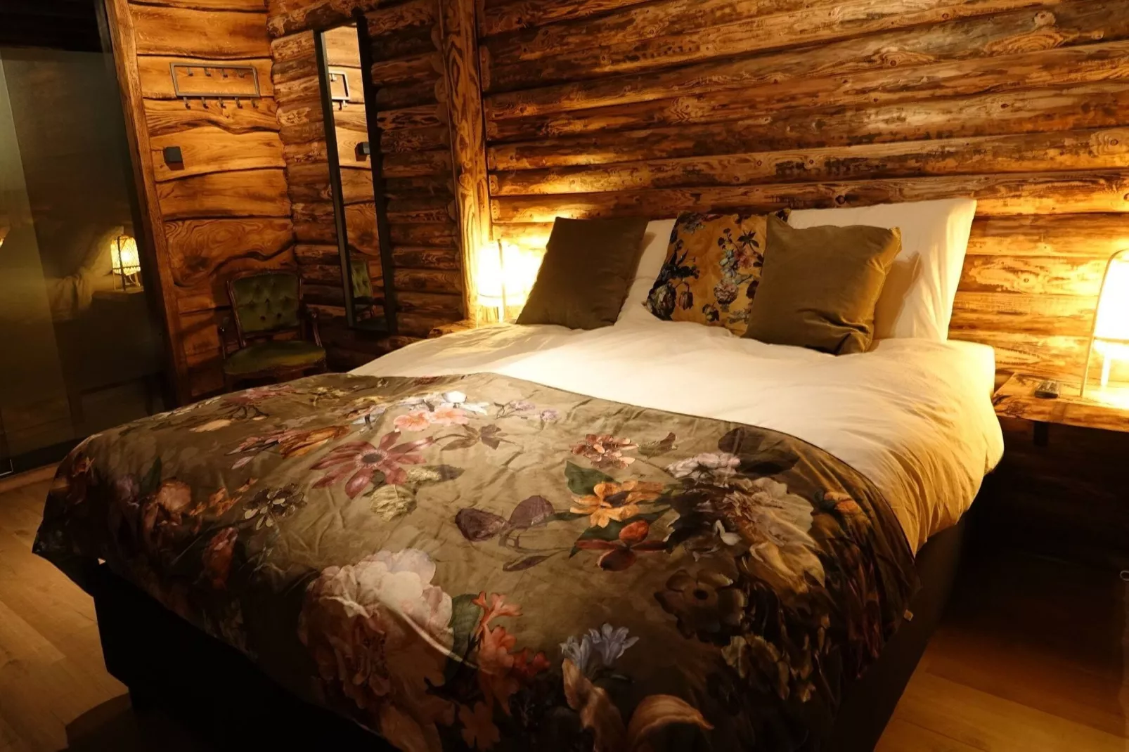 Robuust huis met twee badkamers, op een vakantiepark bij Baarle-Nassau-Slaapkamer