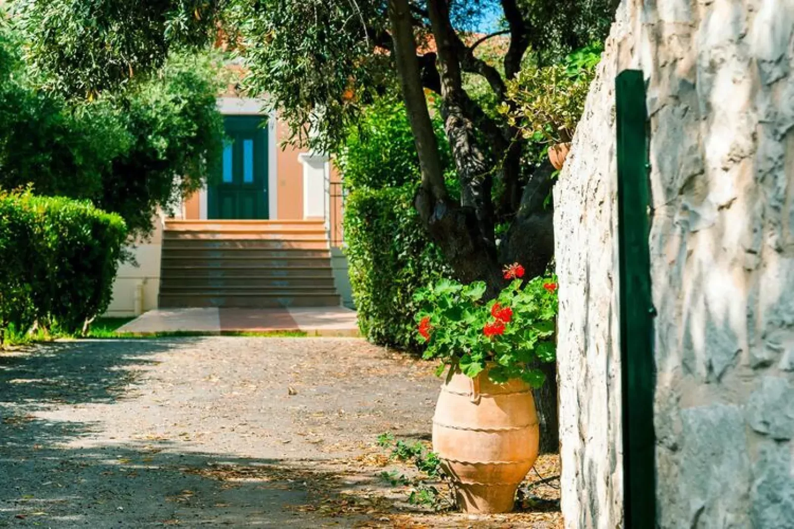Villa Valia Galatas-Tuinen zomer
