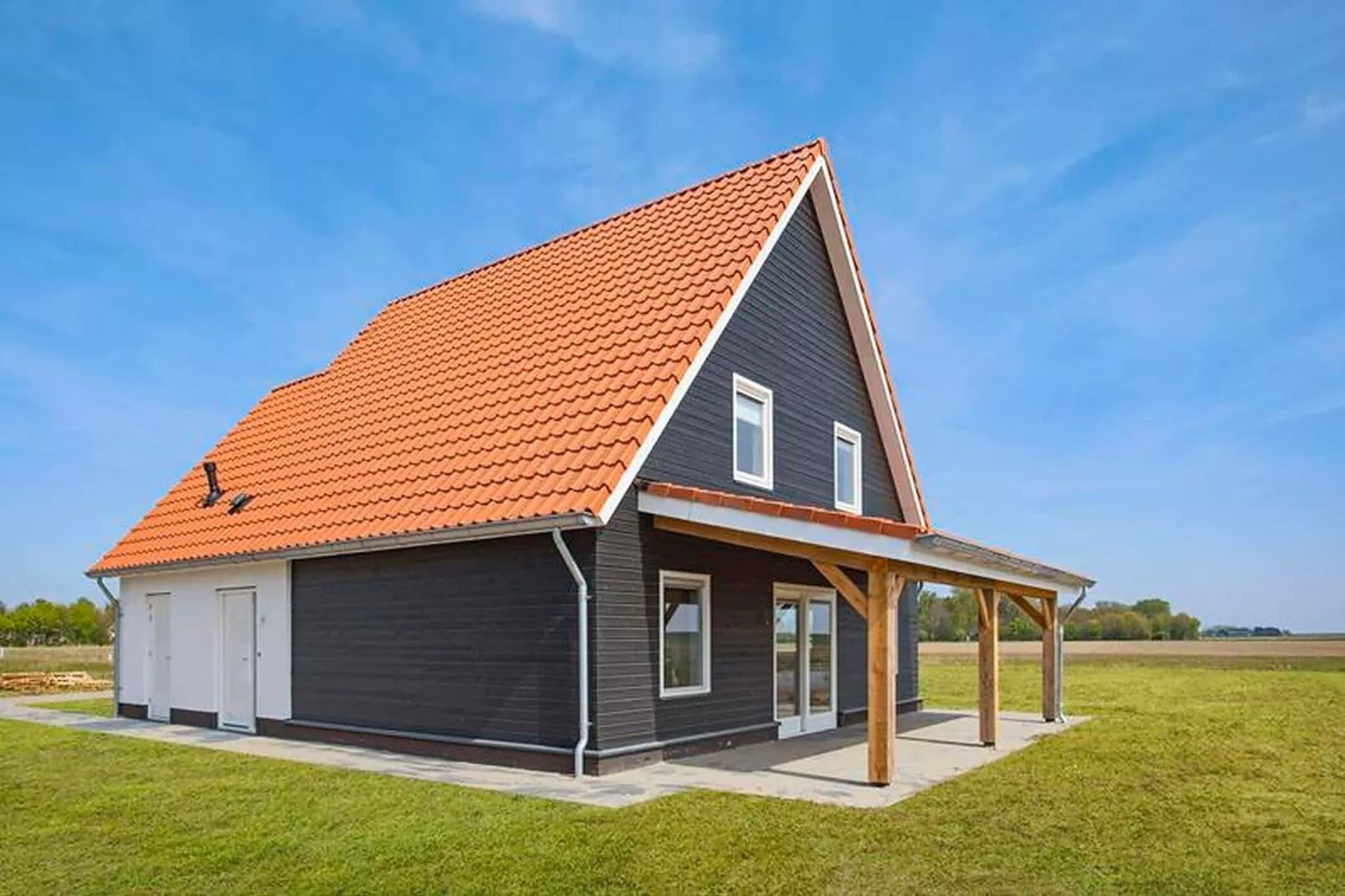 De Roodborst Huis Nr 31-Buitenkant zomer