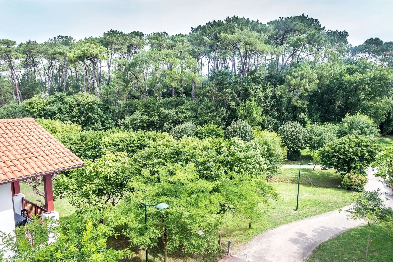 Résidence Domaine Iratzia 2-Tuinen zomer