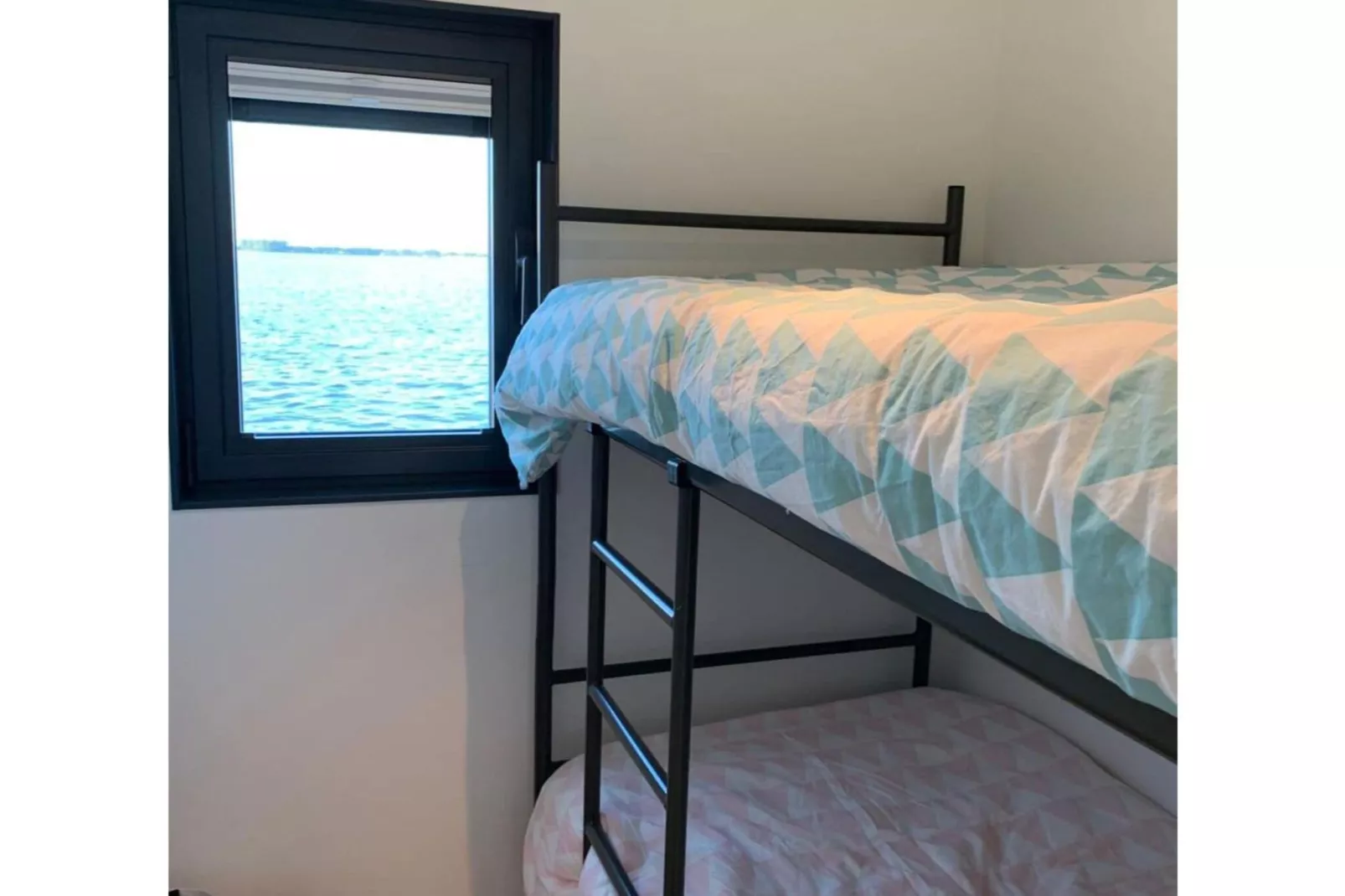 Houseboat Earrebarre - Paviljoenwei 1 - Offingawier-Slaapkamer