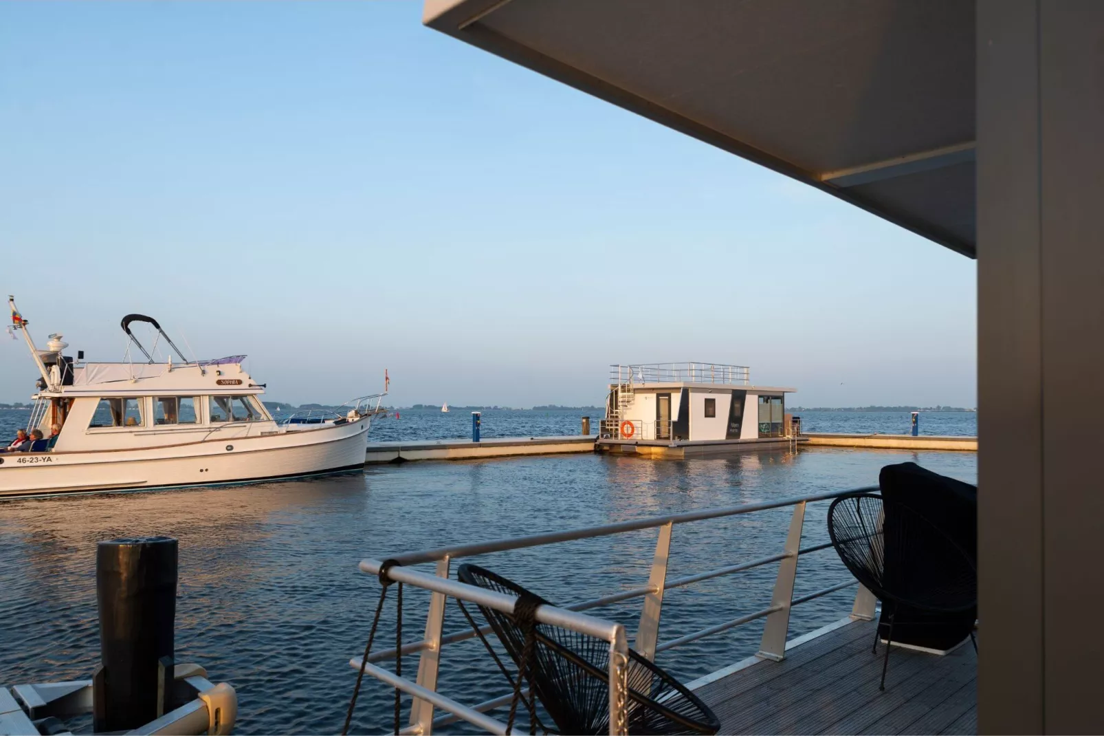 Houseboat Earrebarre - Paviljoenwei 1 - Offingawier-Terrasbalkon