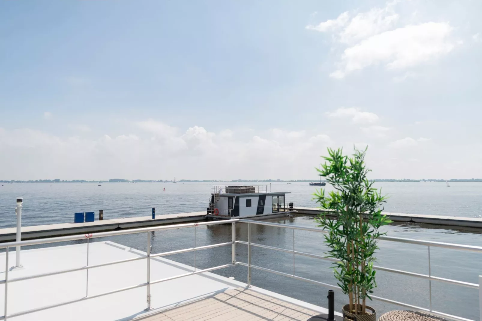 Houseboat Earrebarre - Paviljoenwei 1 - Offingawier-Uitzicht zomer