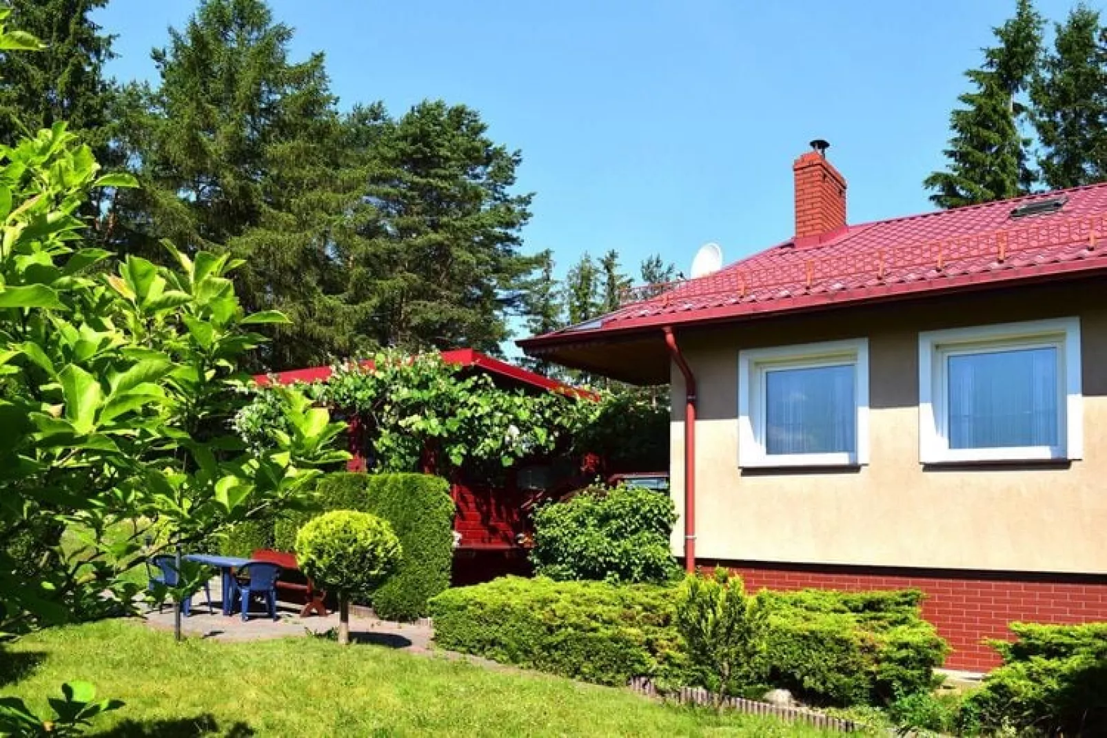 Holiday home Bieszkowice-Buitenkant zomer