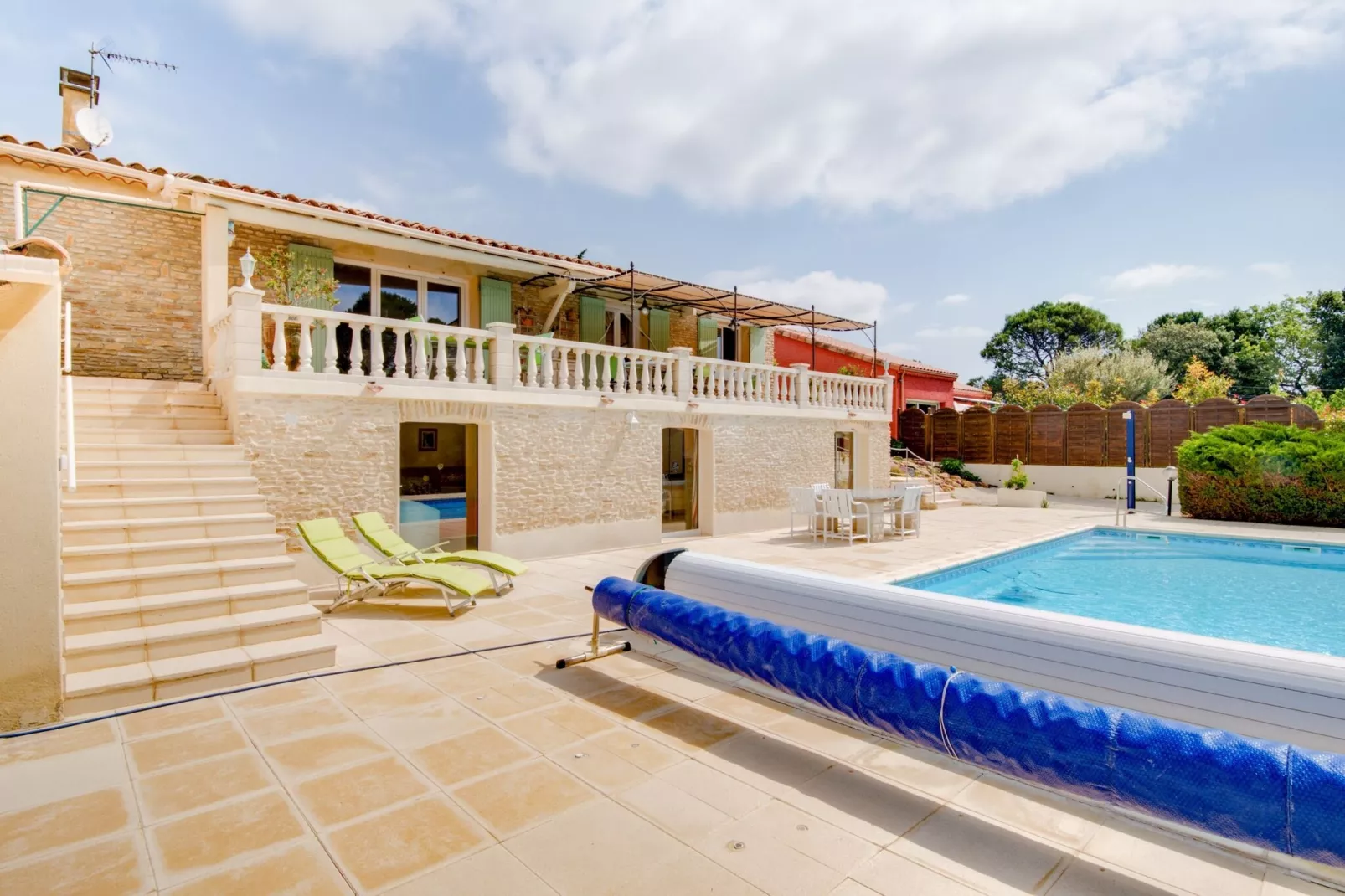 Maison avec piscine-Buitenkant zomer