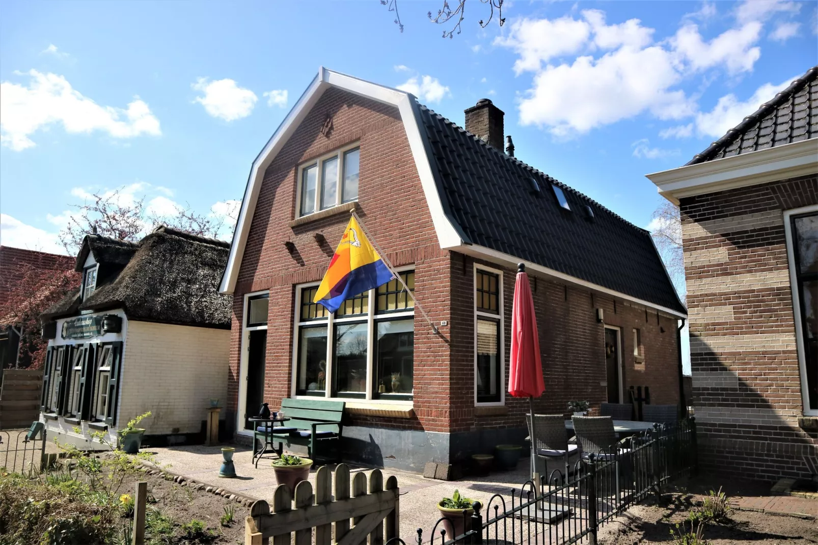 Logies Paal 4 Giethoorn – 2 persoons-Buitenkant zomer