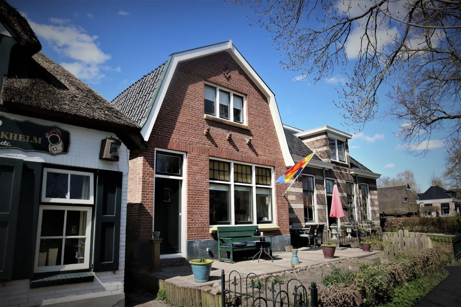 Logies Paal 4 Giethoorn – 2 persoons-Buitenkant zomer