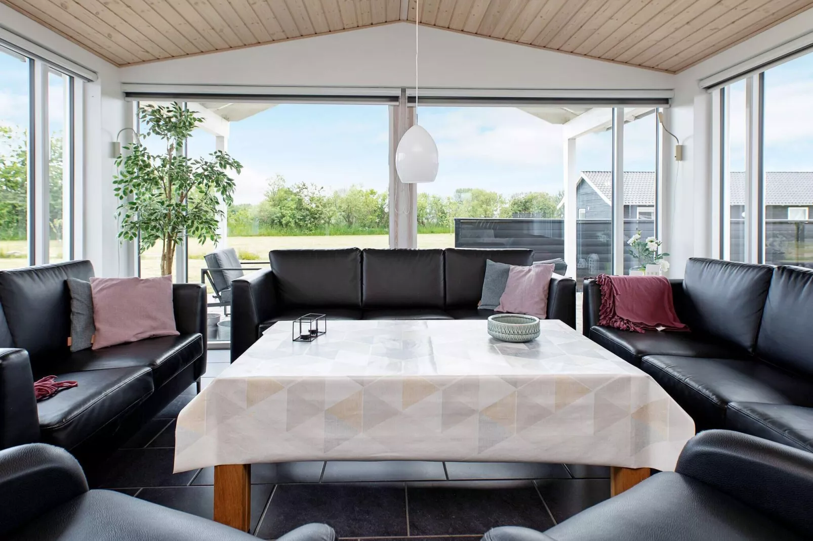 Luxe retraite met zwembad -- By Traum Ferienwohnungen-Binnen
