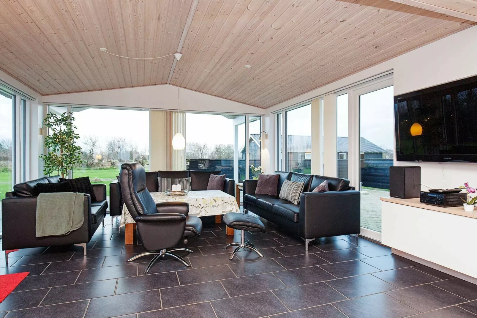 Luxe retraite met zwembad -- By Traum Ferienwohnungen-Binnen