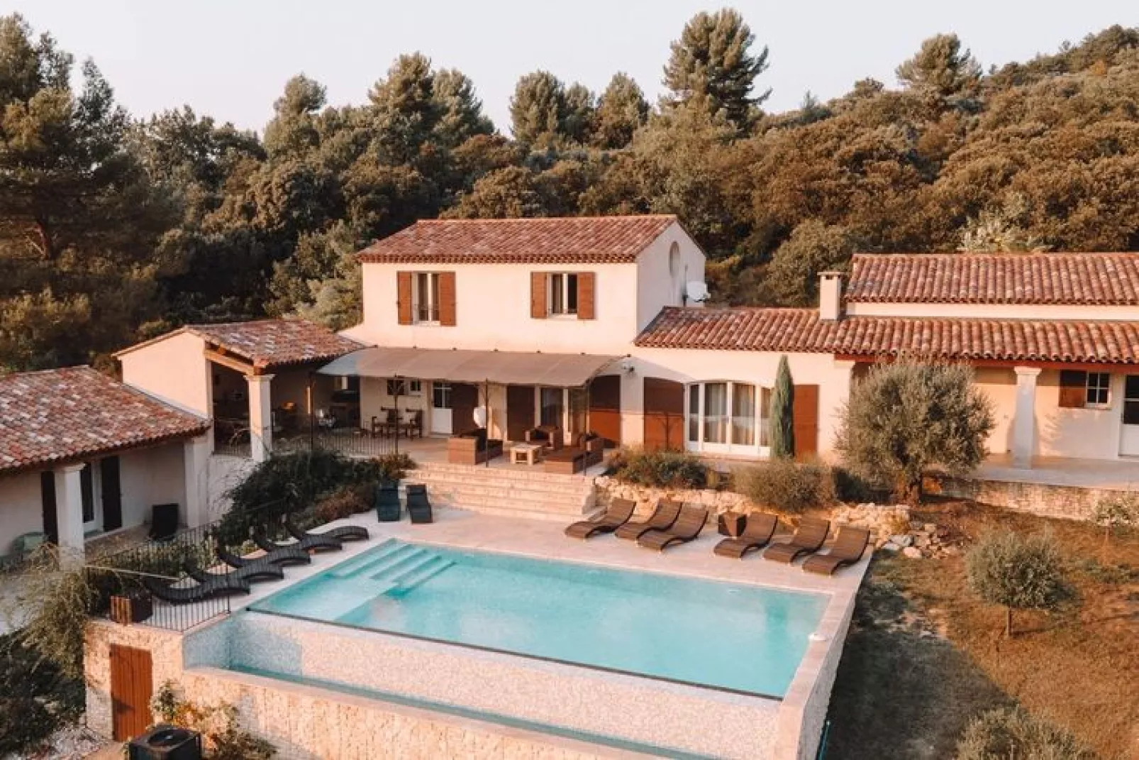 La Colline de Rêve plus 4 gîtes-Buitenkant zomer