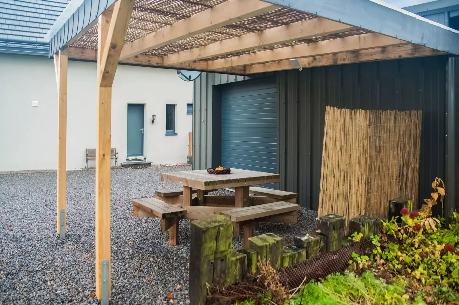 Charmante habitation avec Sauna infrarouge à Wirtzfeld-Terrasbalkon