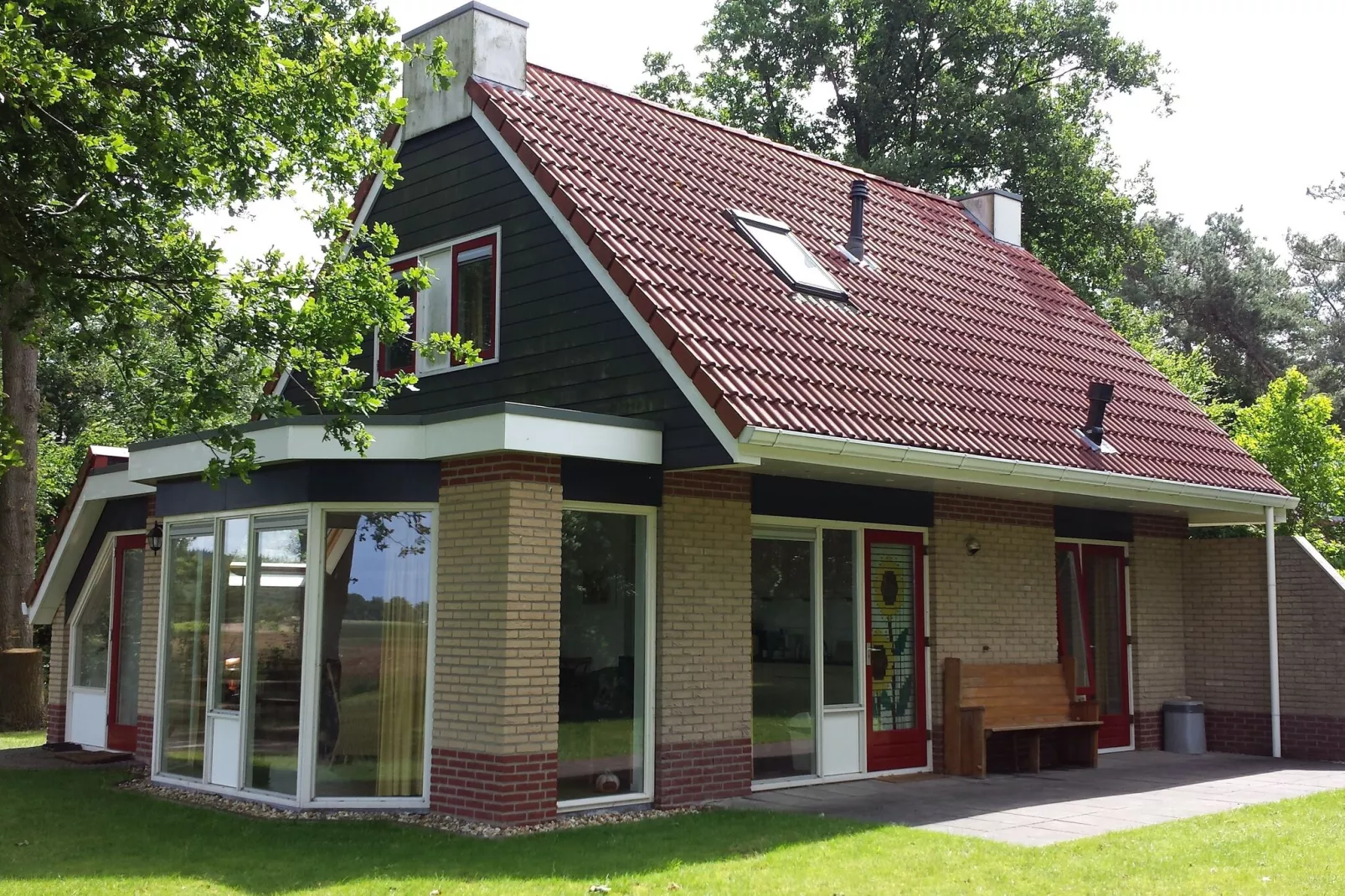 Buitenplaats Berg en Bos nummer 18-Buitenkant zomer