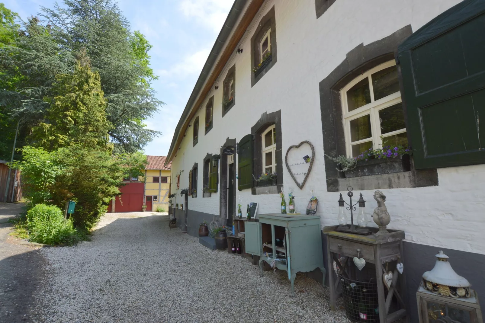 Hoeve A Gen Water- Donderblumke-Buitenkant zomer