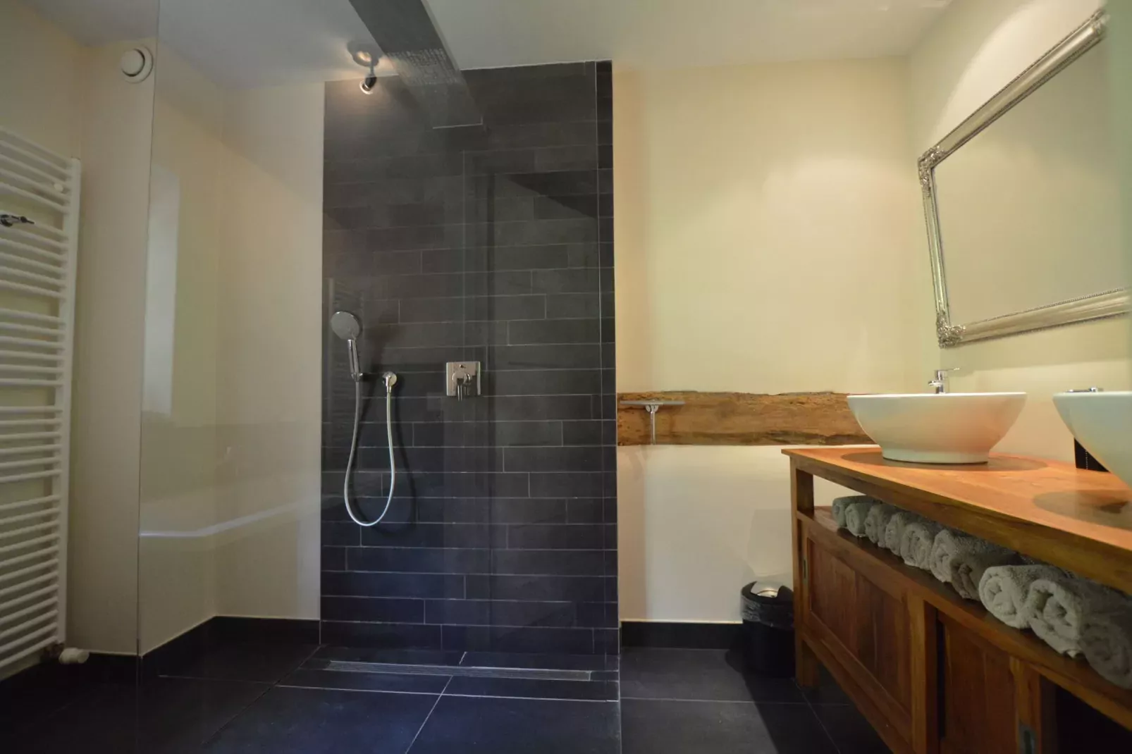 Hoeve A Gen Water- Donderblumke-Badkamer