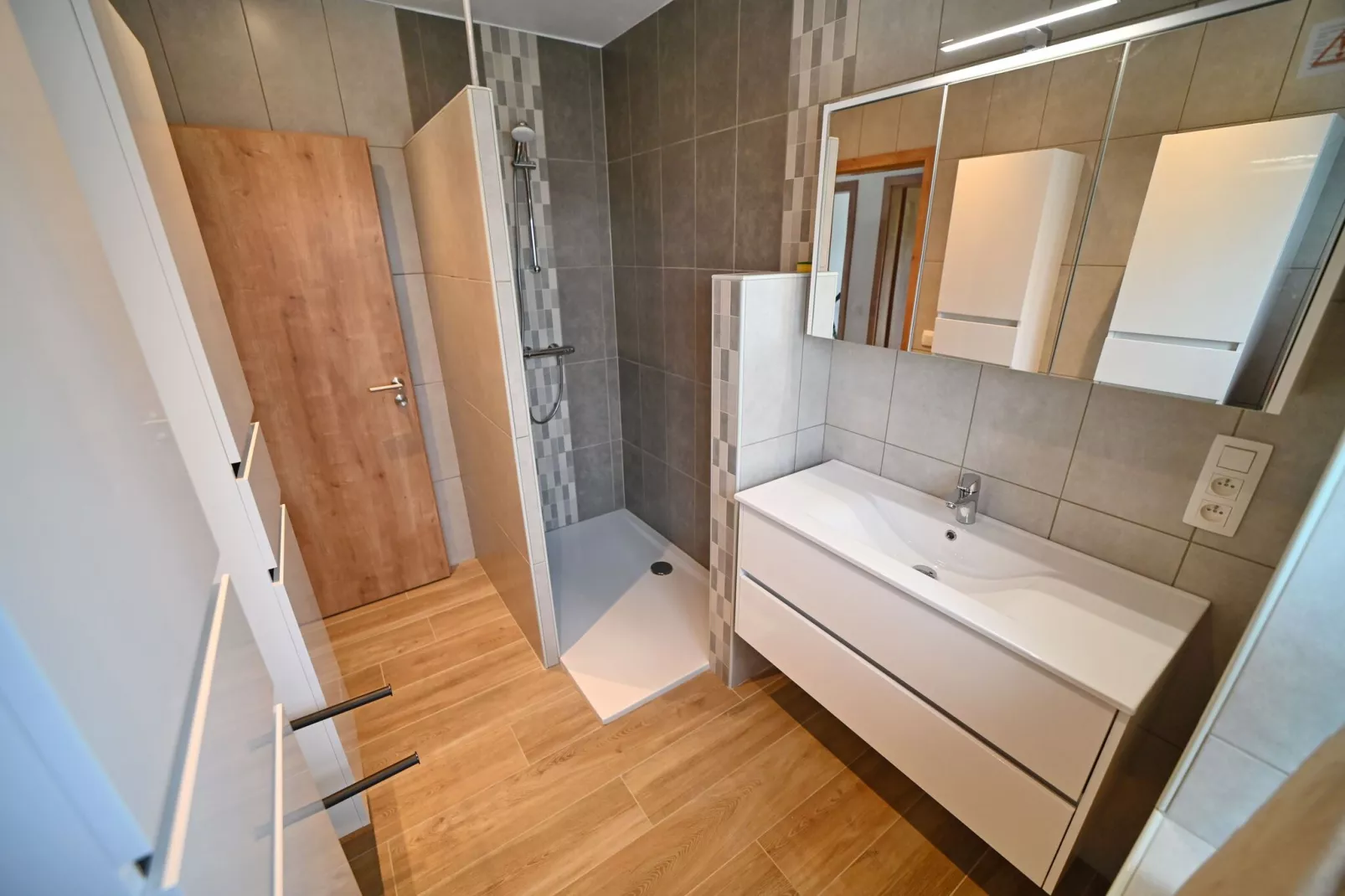 PETITE MAISON DANS LA PRAIRIE-Badkamer