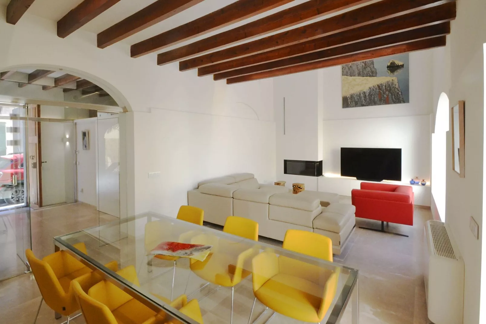 Moderne stadswoning  top kwaliteit in Petra met privé zwembad