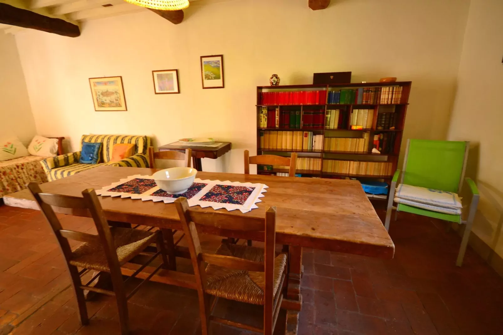 Mooi ouderwets en gezellig vakantiehuis met zwembad in een landelijke omgeving