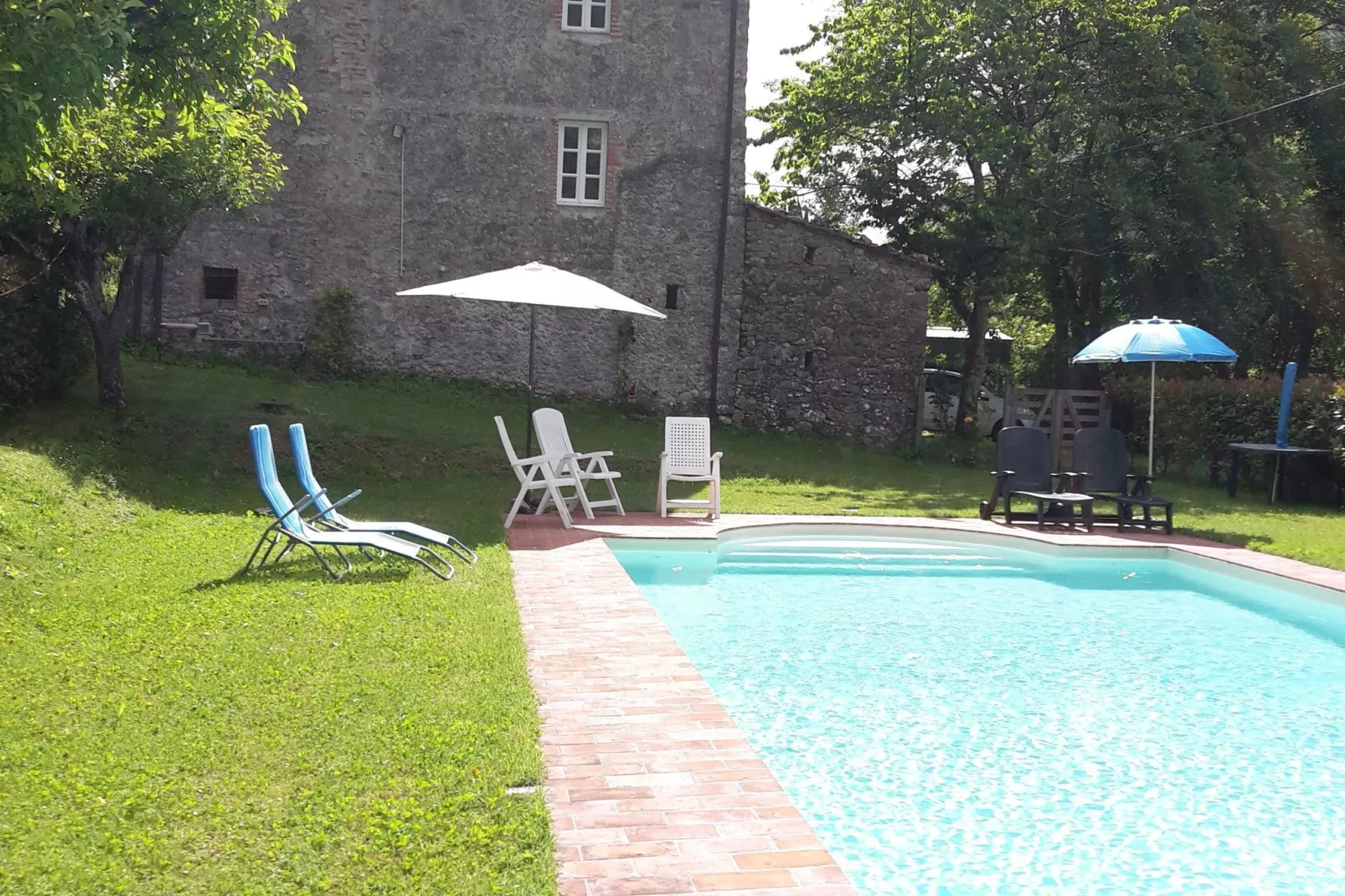 Mooi ouderwets en gezellig vakantiehuis met zwembad in een landelijke omgeving-Zwembad