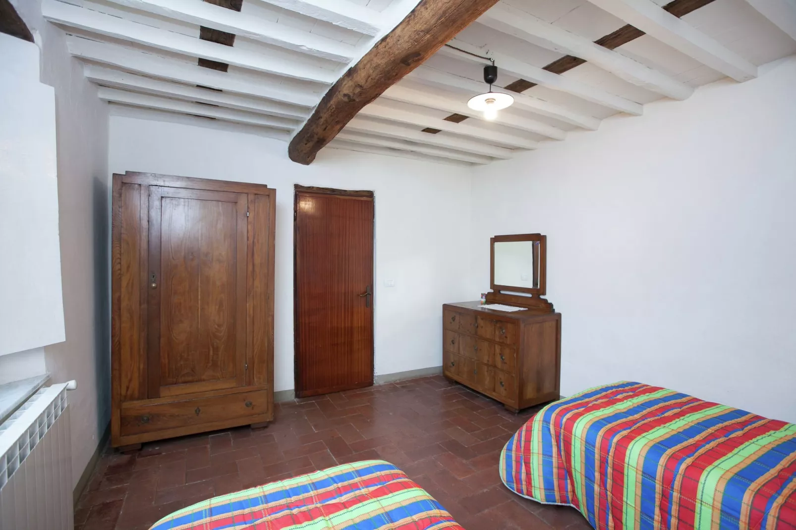 Mooi ouderwets en gezellig vakantiehuis met zwembad in een landelijke omgeving-Slaapkamer