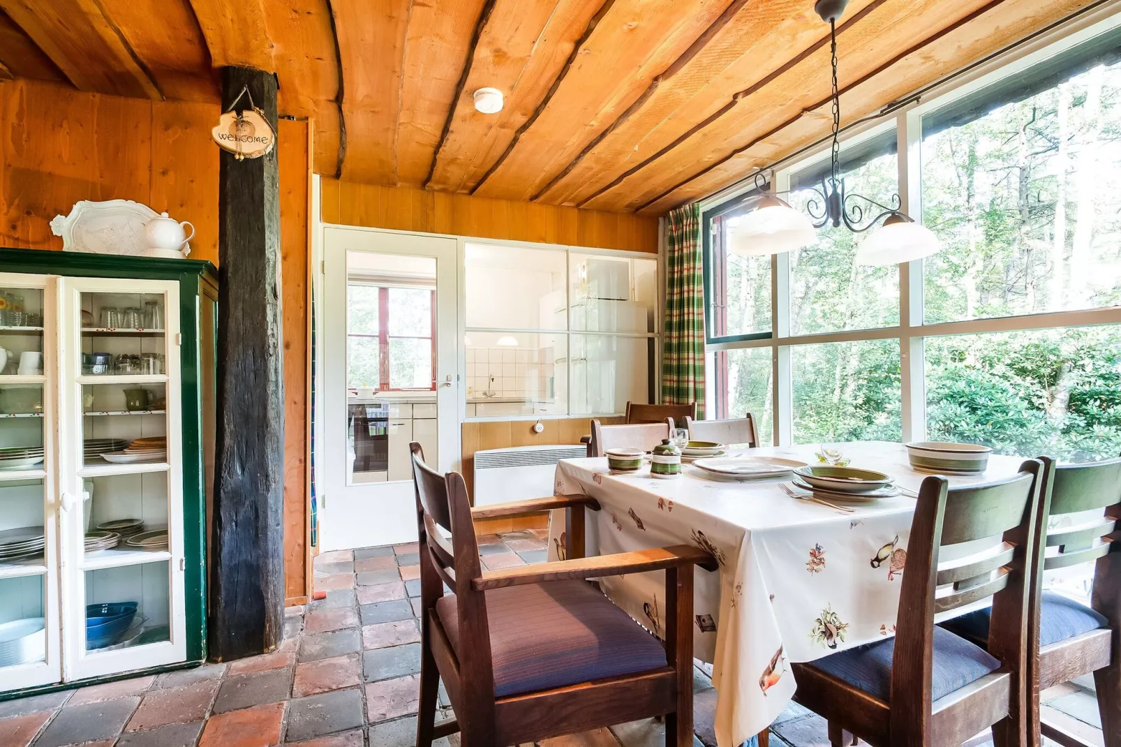Het Boshuisje-Eetkamer