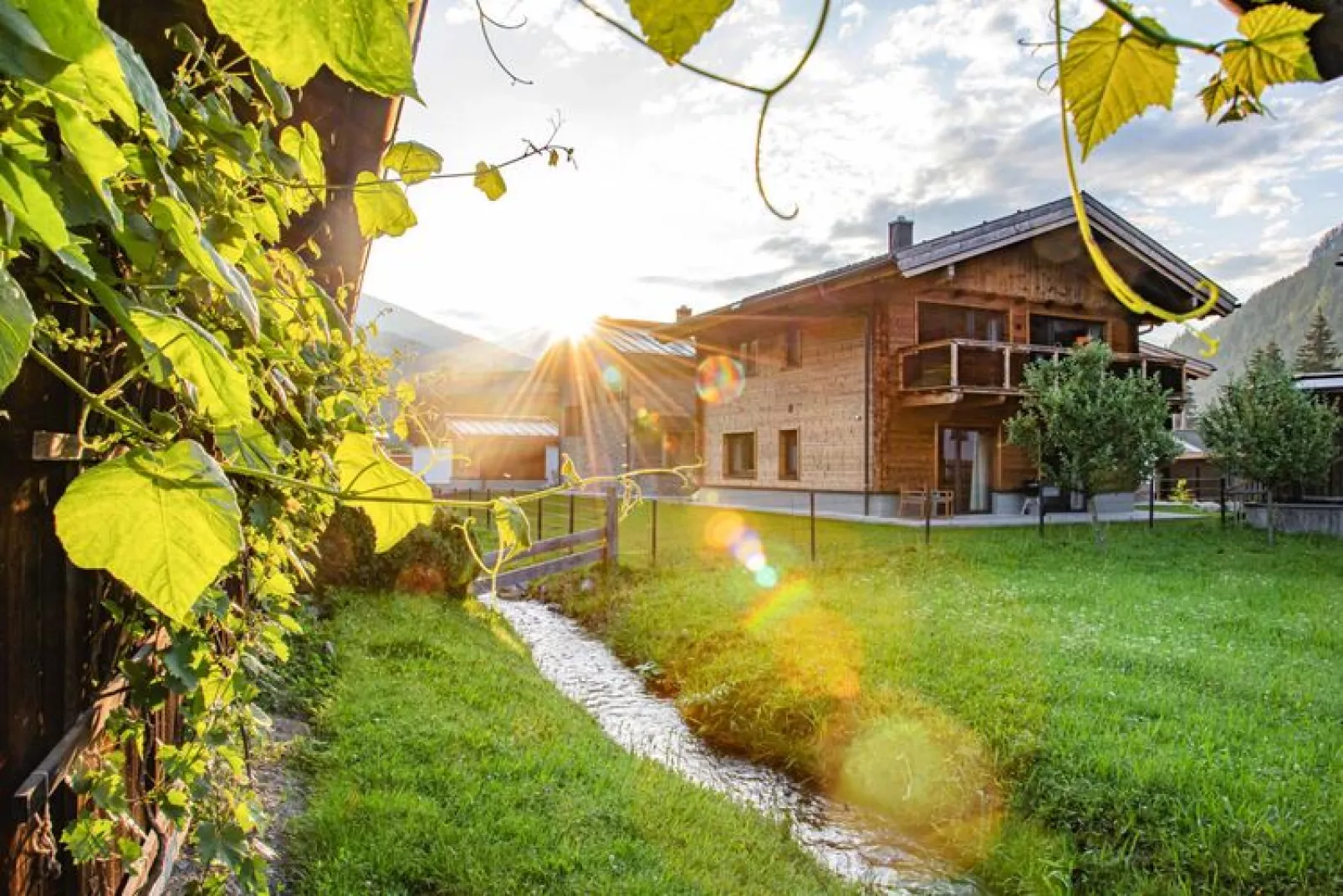 Feriendorf Das Dorf - Bauernhaus-Buitenkant zomer