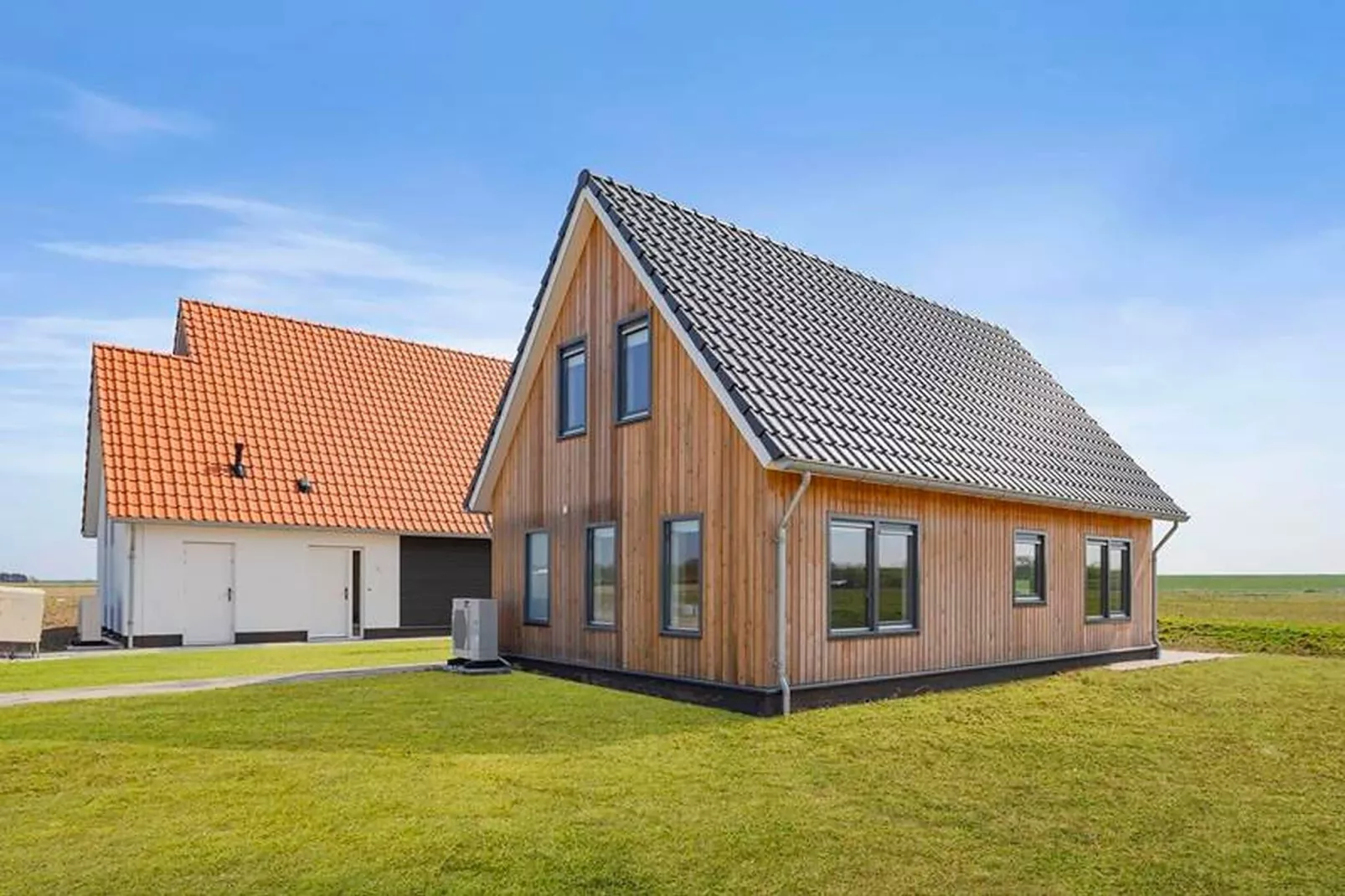 De Kievit Huis Nr 36-Buitenkant zomer