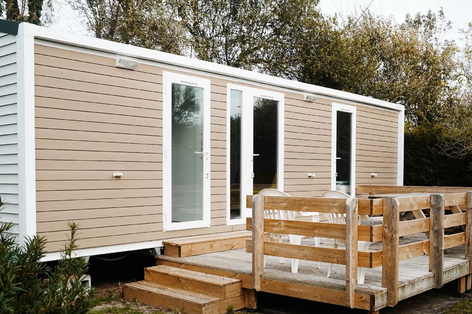 Luxe mobilhome met houten terras in het mooie Normandië
