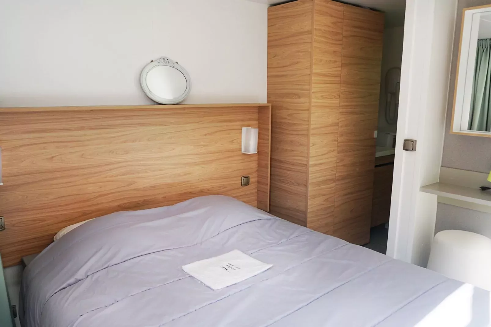 Luxe mobilhome met houten terras in het mooie Normandië-Slaapkamer