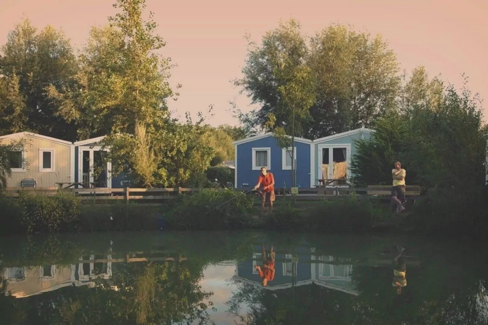 Luxe mobilhome met houten terras in het mooie Normandië-Gebieden zomer 5km