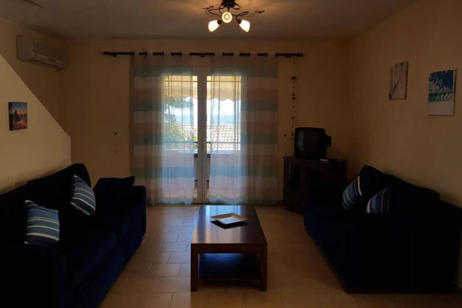 Glyfada Two Floors Maizonette Aa2g 61-Woonkamer