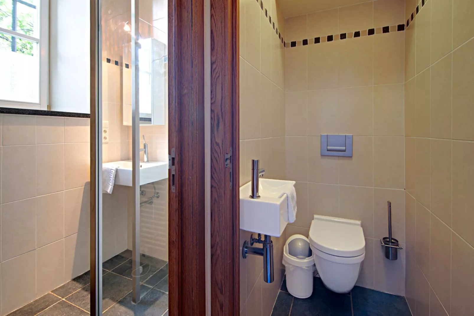 Studio voor twee Domaine Château Dieupart-Badkamer
