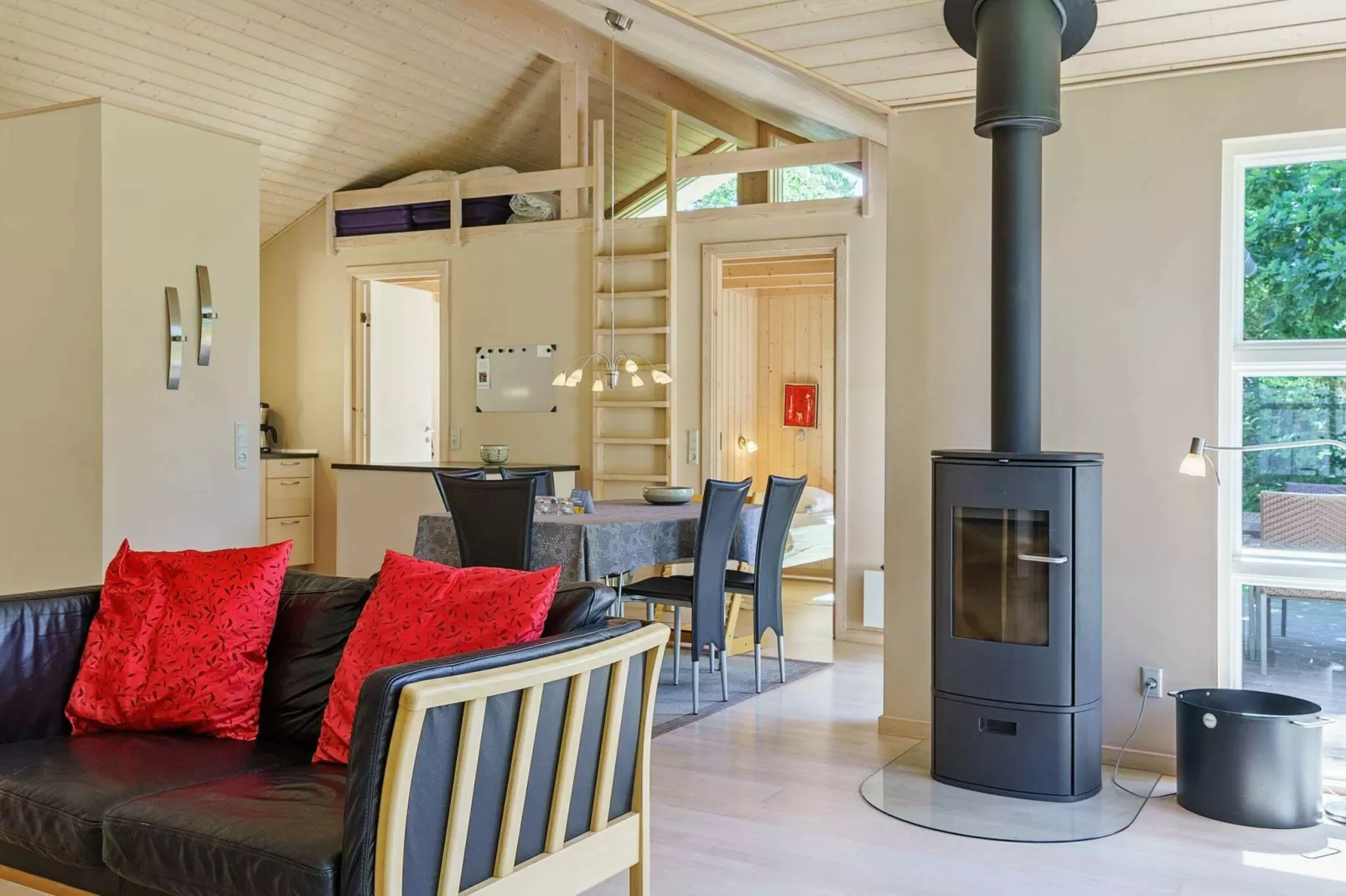Sfeervol vakantiehuis in Bornholm met terras-Binnen