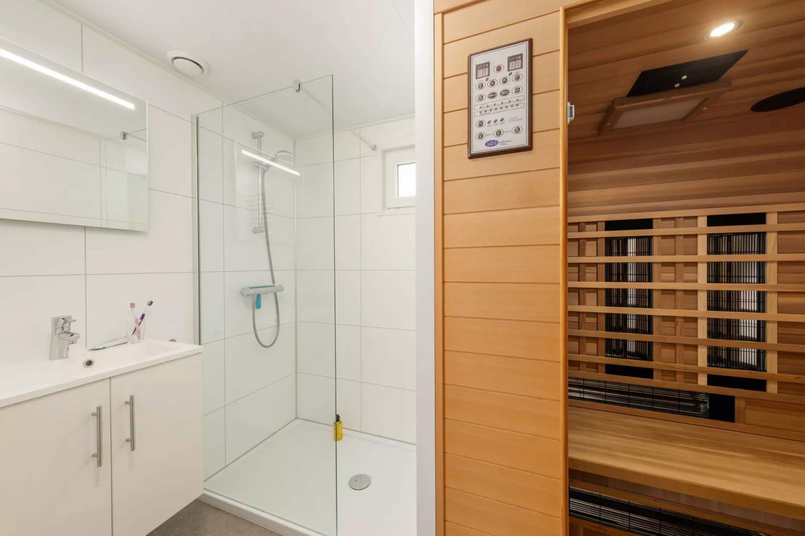 Vakantiepark Kijkduin 10-Badkamer