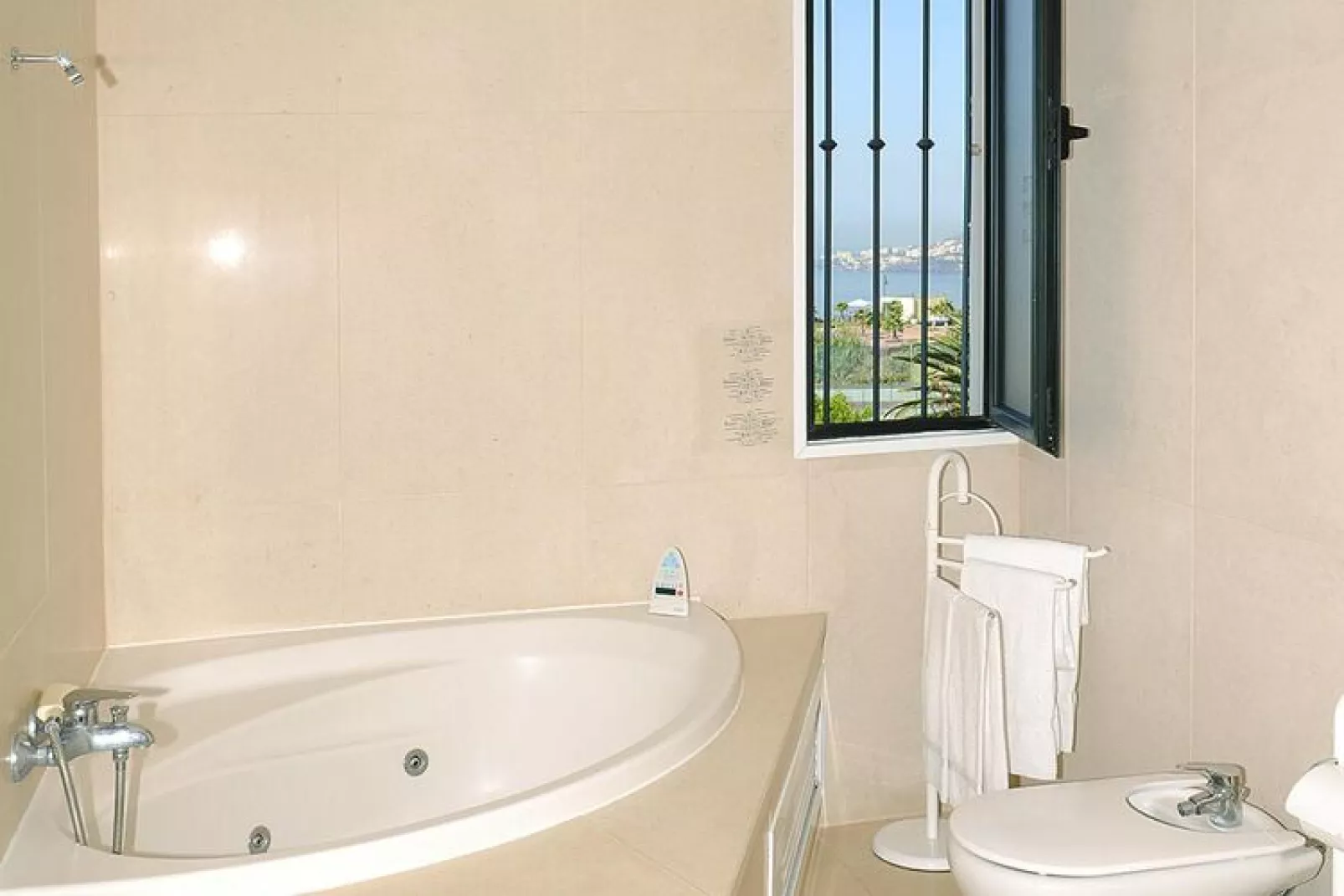 Villa in Caniço-Badkamer