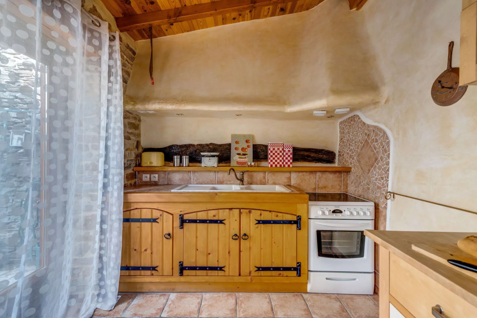 Vakantiehuis met zwembad in Cuxac-Cabardès-Keuken