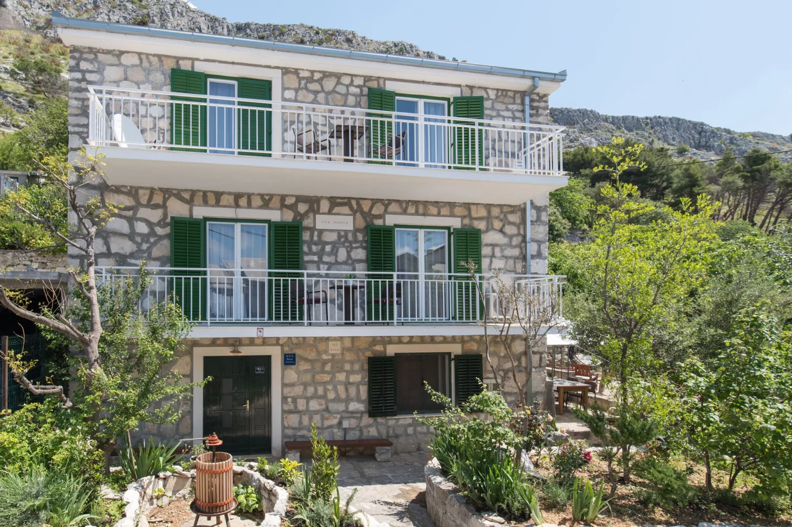 Villa Danica on the Hills-Buitenkant zomer