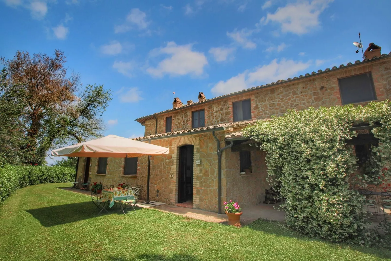 Villa Boschetto-Buitenkant zomer