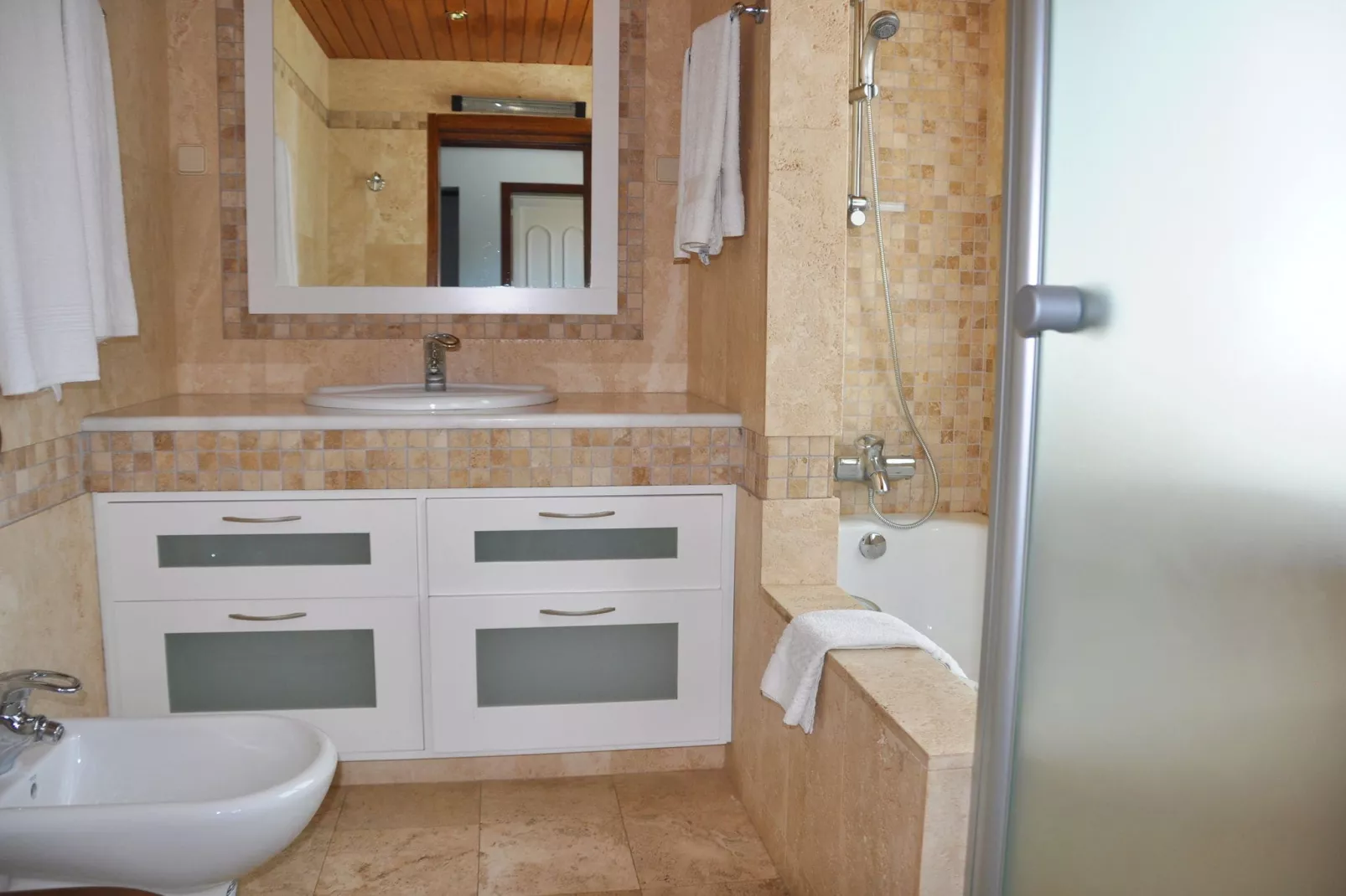 Villa Martim-Badkamer