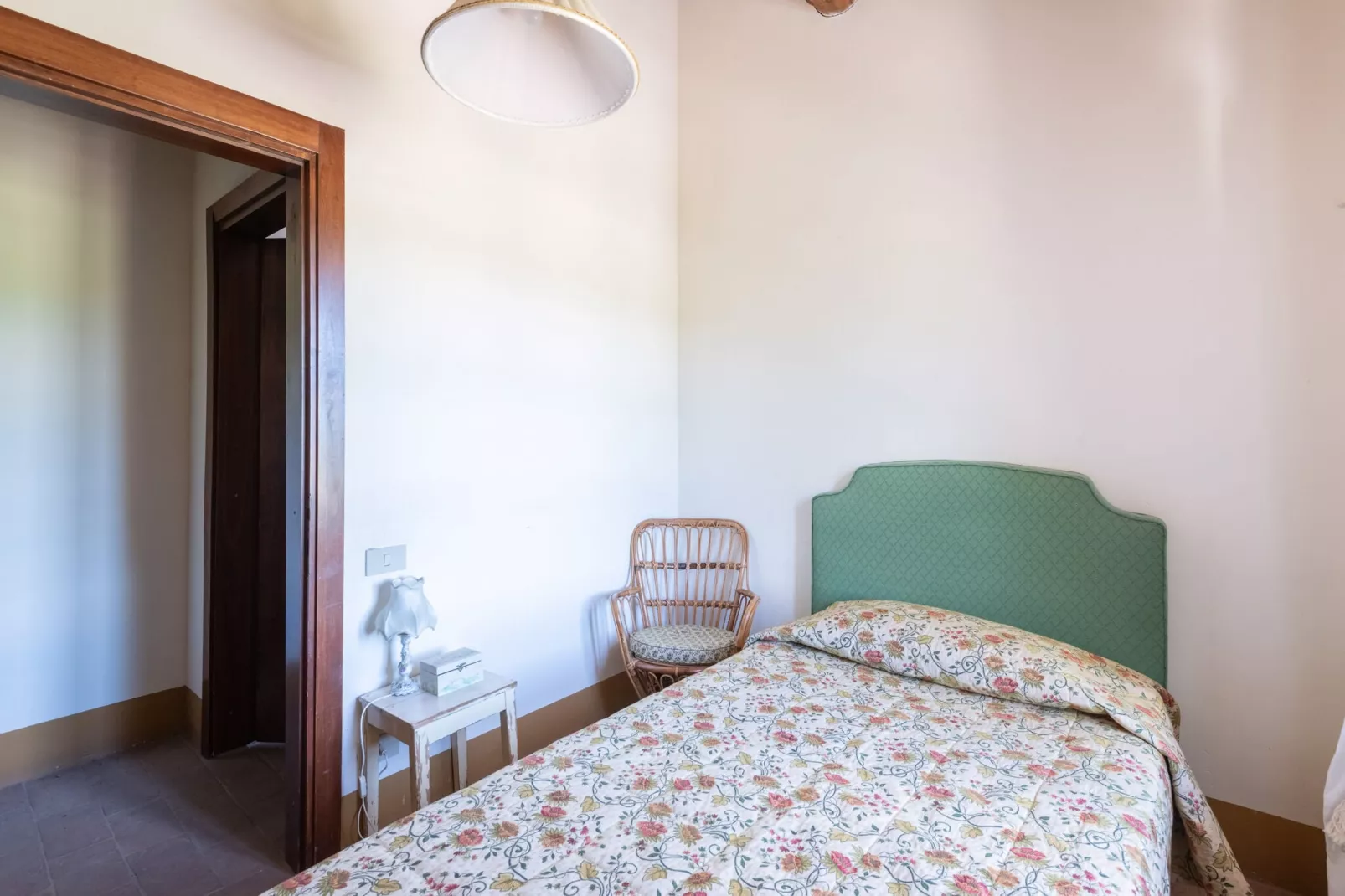 Rustiek appartement in Rapolano Terme met zwembad - Slaapkamer