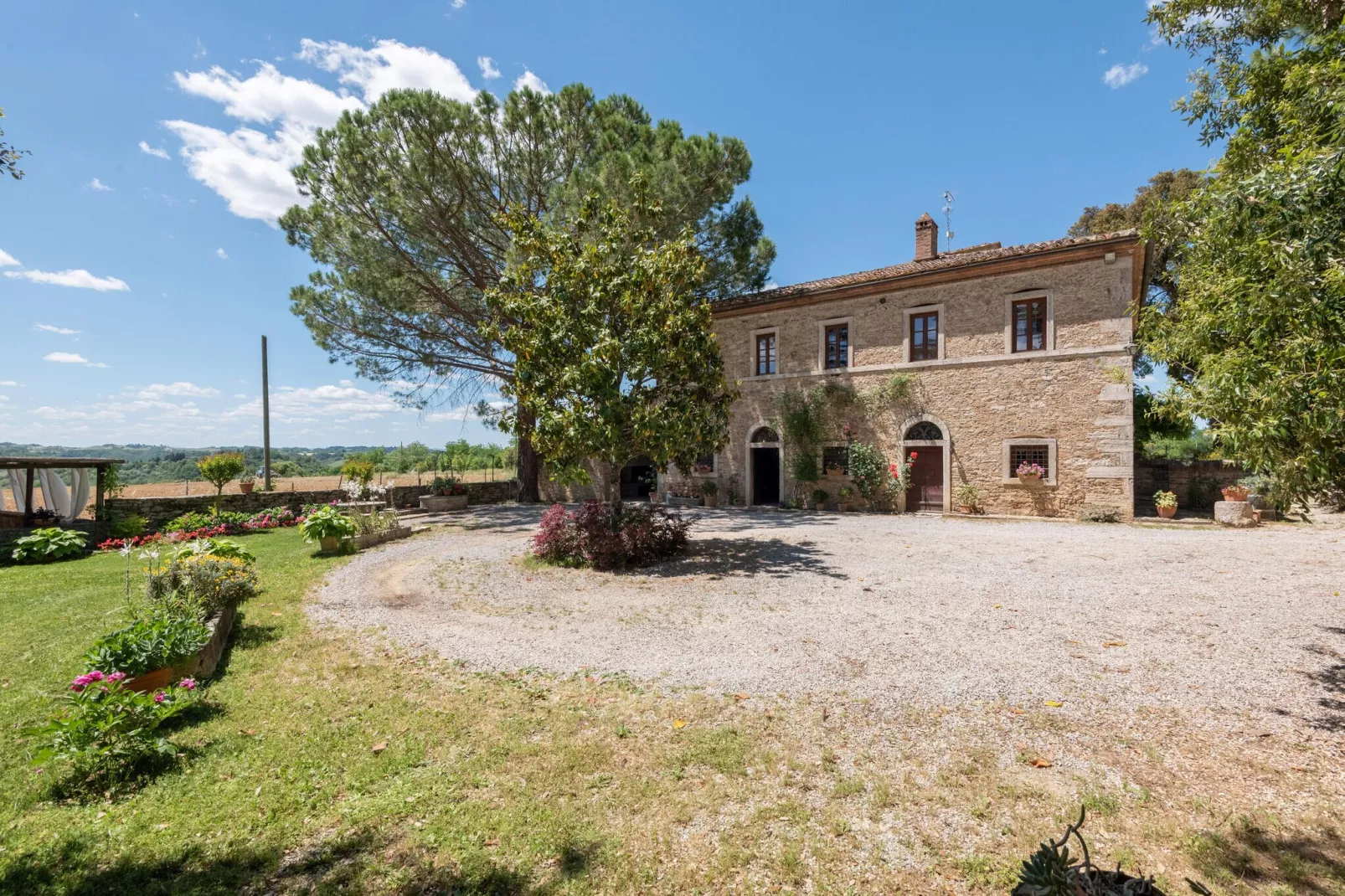 Rustiek appartement in Rapolano Terme met zwembad - Gebieden zomer 1km