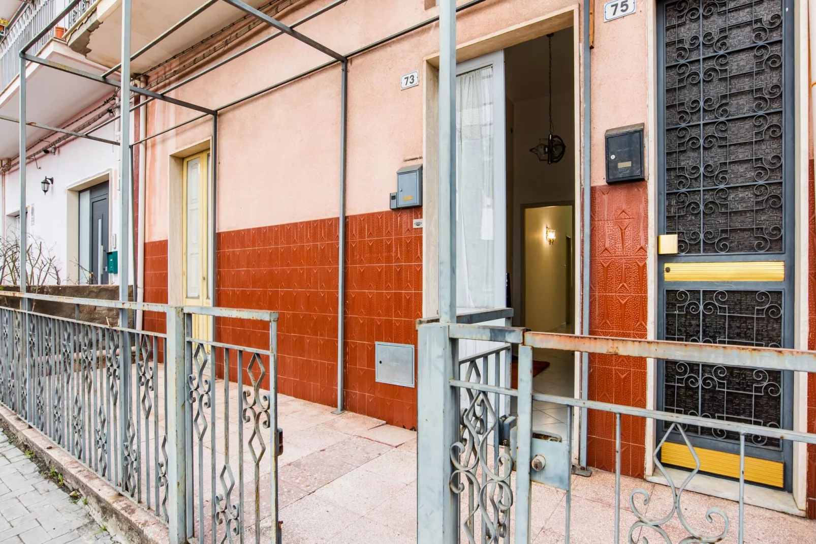 MONFORTE CASA SICILIA - Hal-ontvangst