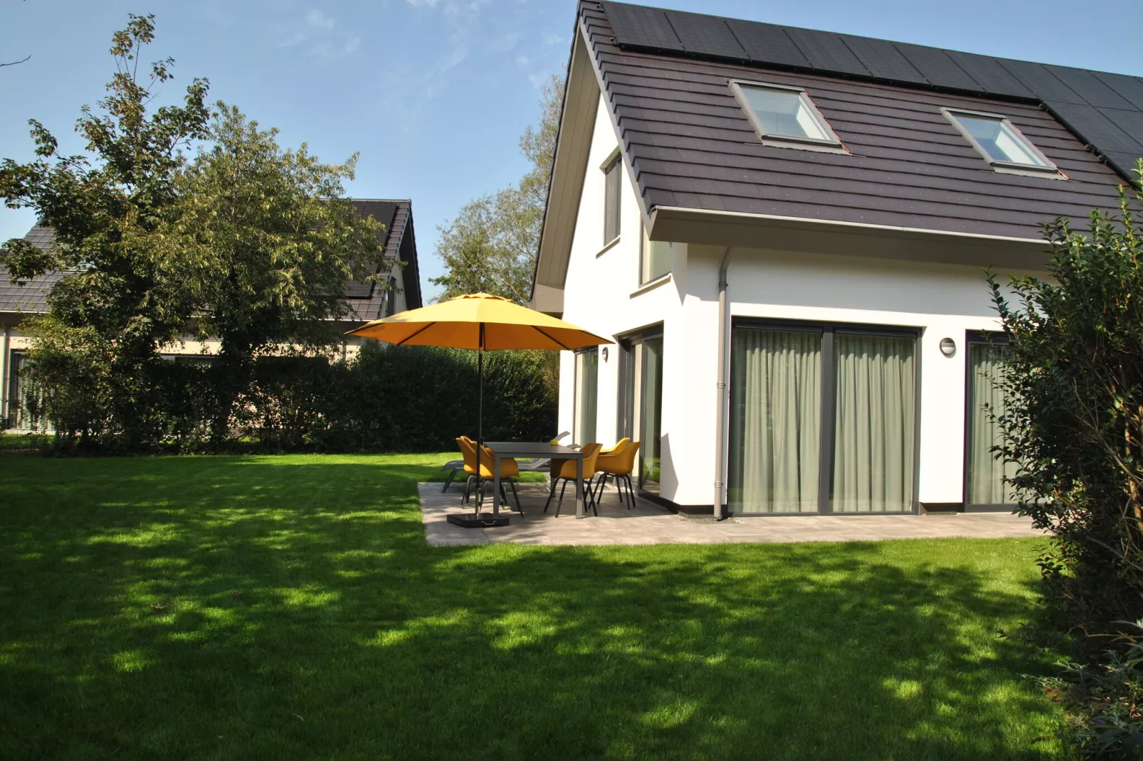 De Koog nr 1 - 6 pers woning de luxe-Tuinen zomer