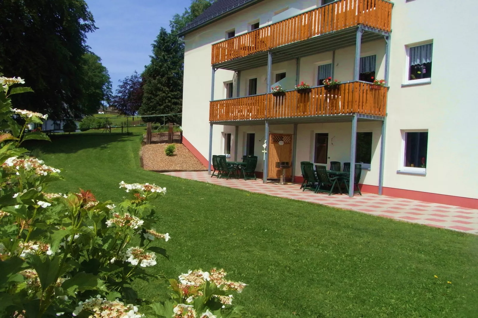Residenz Zur Buchenallee-Buitenkant zomer