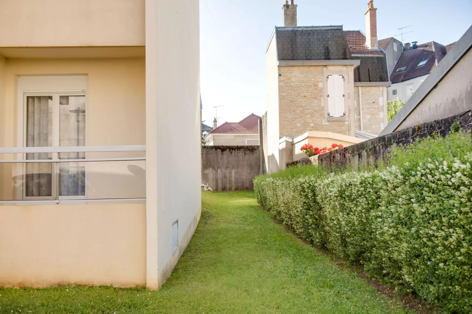APPARTEMENT CHAUMONT / DUBOIS-Tuinen zomer
