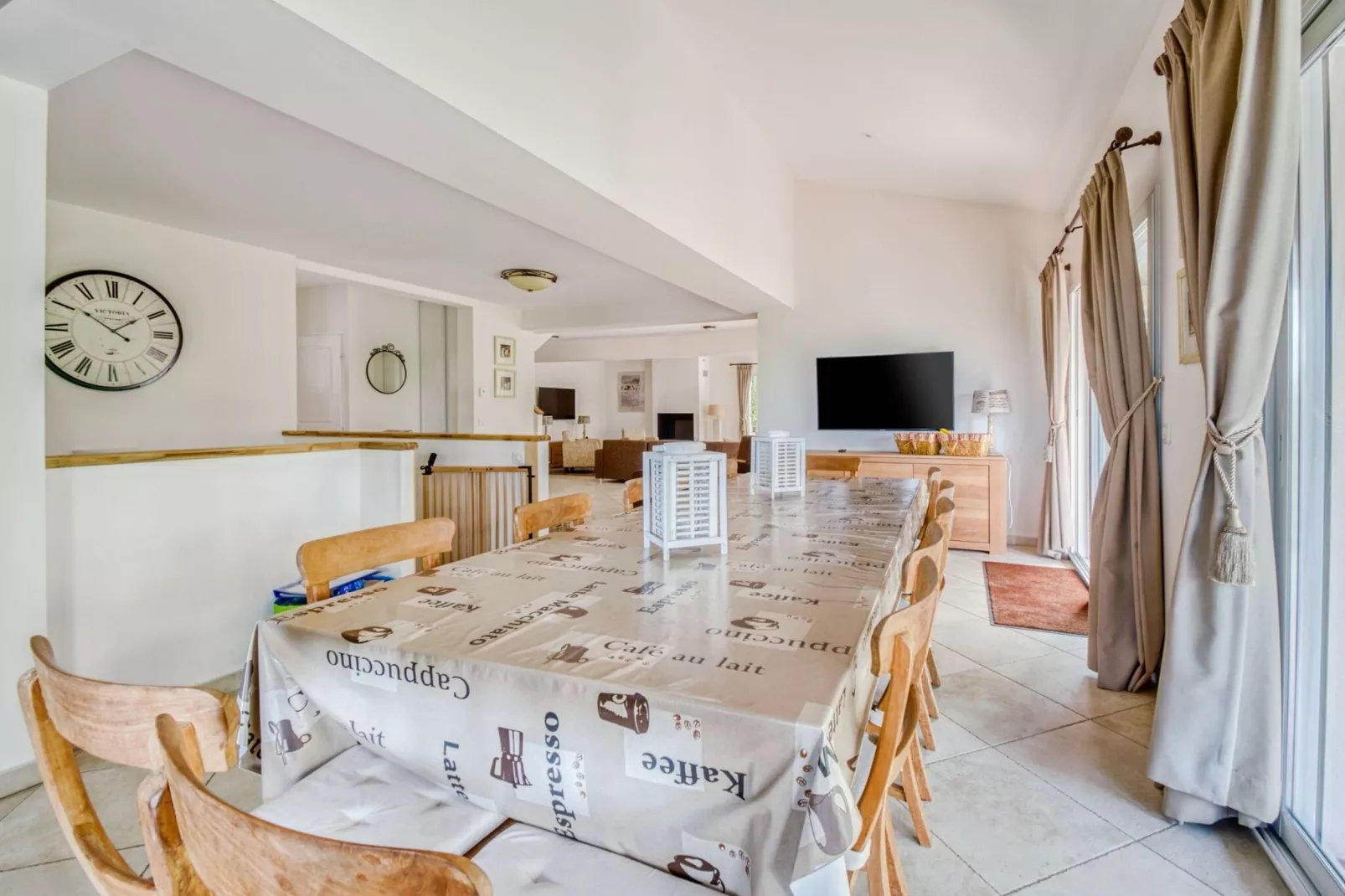 Villa Porthos-Eetkamer