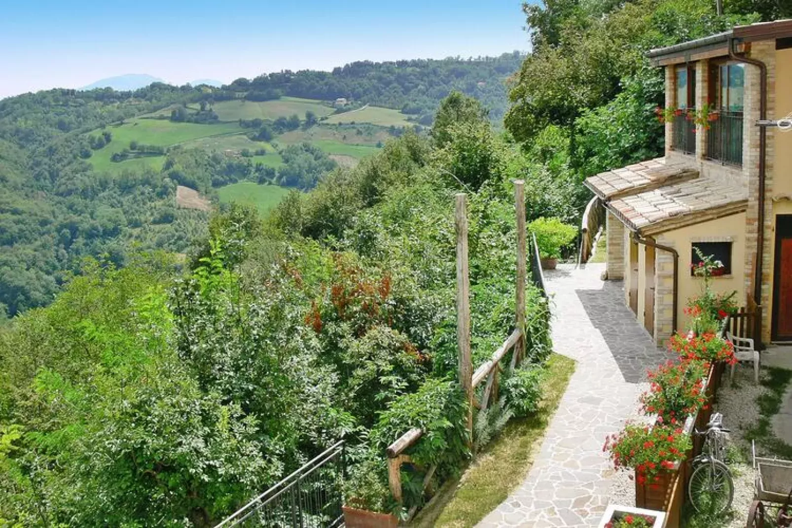 Agri-tourism La Filomena Montefortino - l'Infinito-Uitzicht zomer