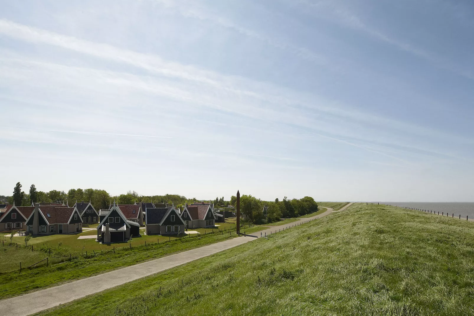Recreatiepark Wiringherlant - Villa 14-Buitenkant zomer